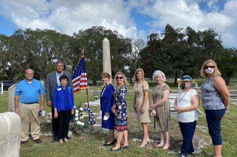 City and officials alongside the representatives from Florida Society U.S. Daughters of the War of 1812 in Lakeview Cemetery. 